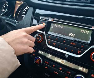 imgi_19_classic-auto-dream-auto-radio-installation-image-4